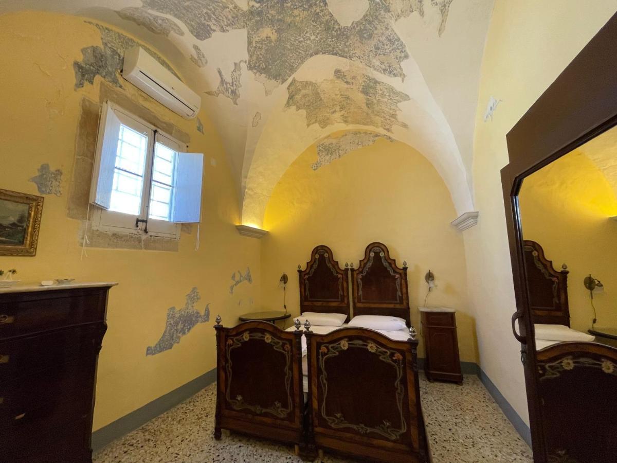 Palazzo De Carlo E Il Parco Dei 7 Pozzi Bed and Breakfast Lecce Exteriör bild